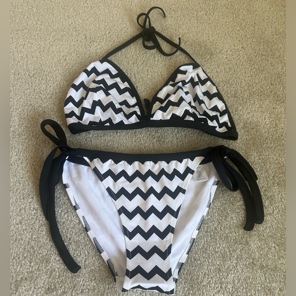 Able Other - Sable
Black and White Bikini Set